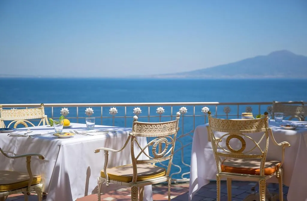 Restaurant, Bellevue Syrene, Naples