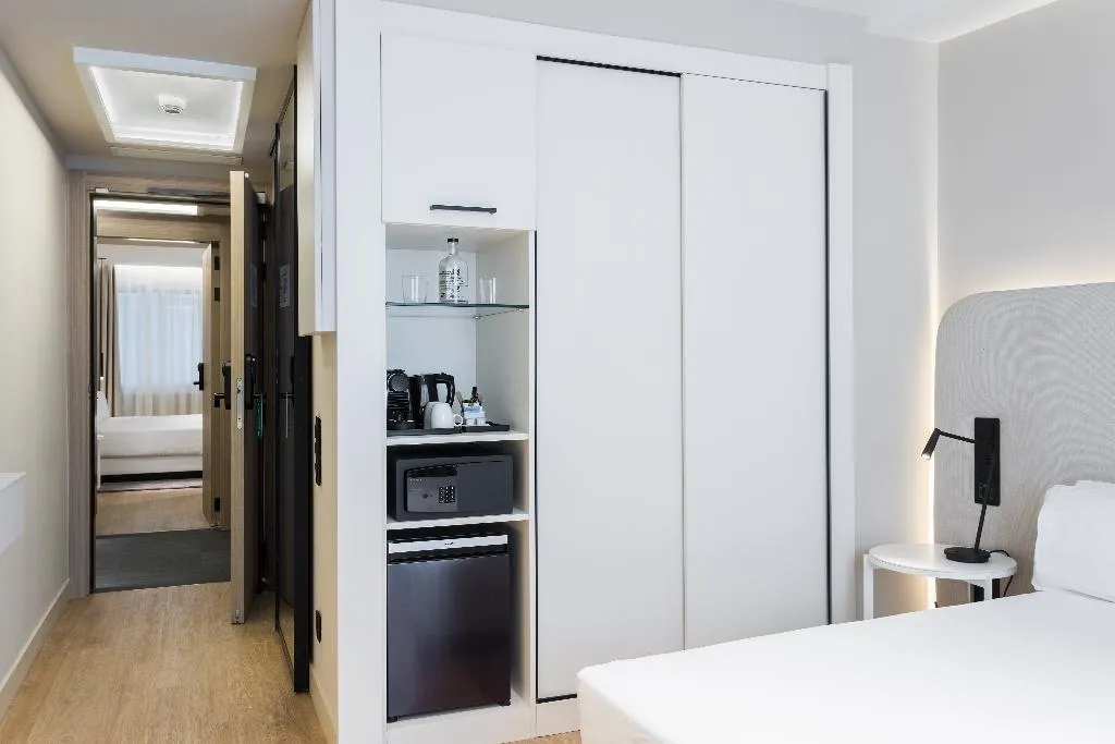 FAMILY ROOM SUPERIOR Room, Royal Ramblas, Barcelona