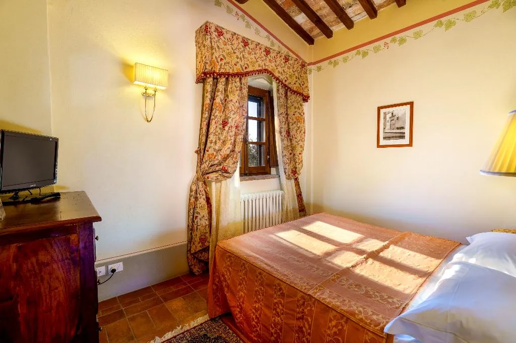 DOUBLE CLASSIC QUEEN BED Room, Villa Borgo San Pietro, Perugia