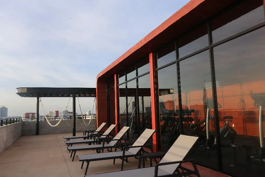 Sports and Entertainment, Everglades Suites, Cancun Area