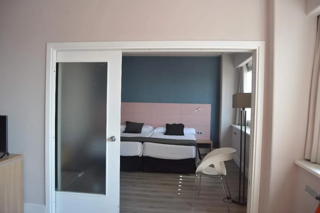 FAMILY ROOM STANDARD Room, Hotel Chamartin the One, Madrid