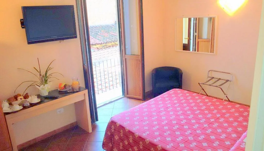 Room, Rita Major, Florence
