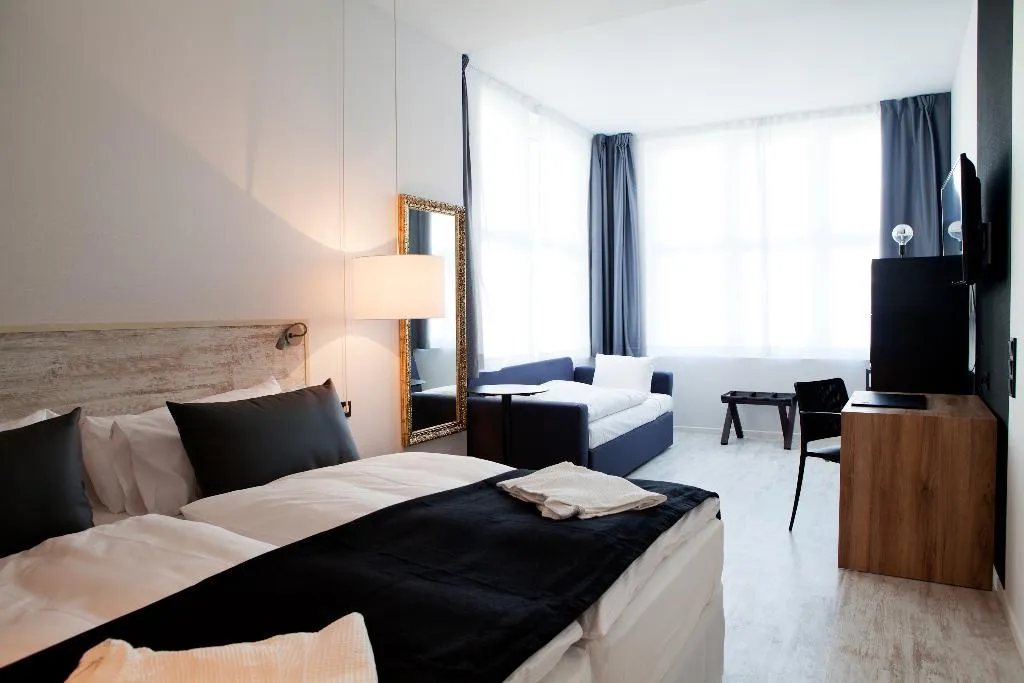 Room, Catalonia Berlin Mitte, Berlin