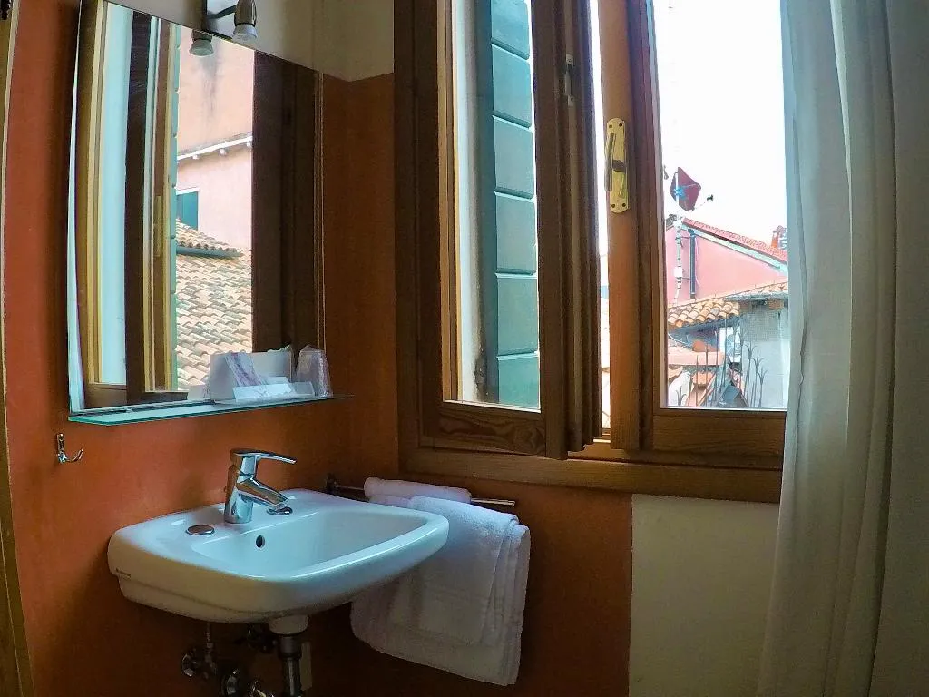 SINGLE WITH SHARED BATHROOM Room, Locanda Silva, Venice