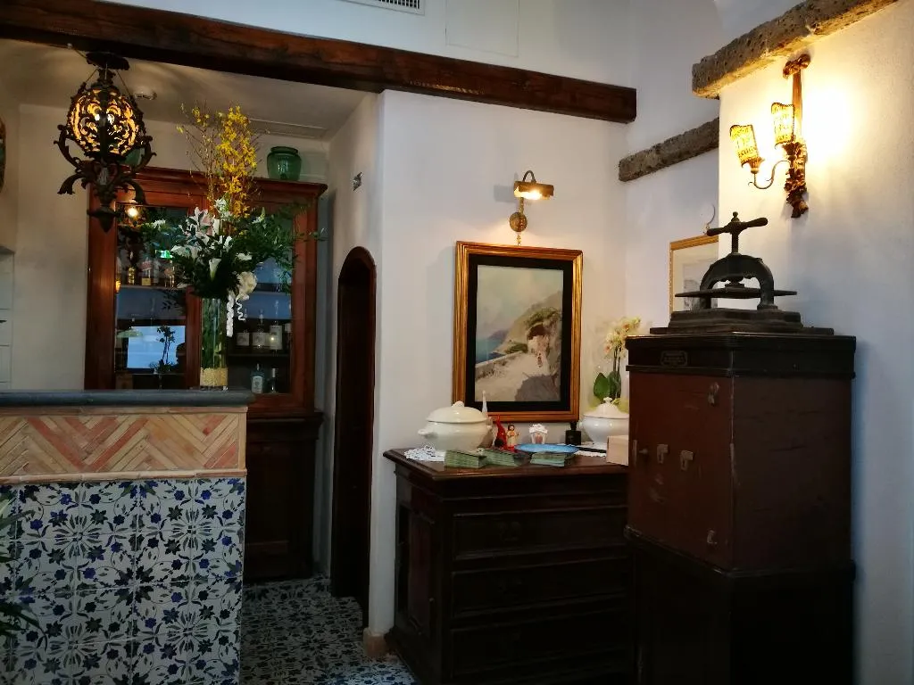 Lobby, Badia Santa Maria De Olearia, Naples