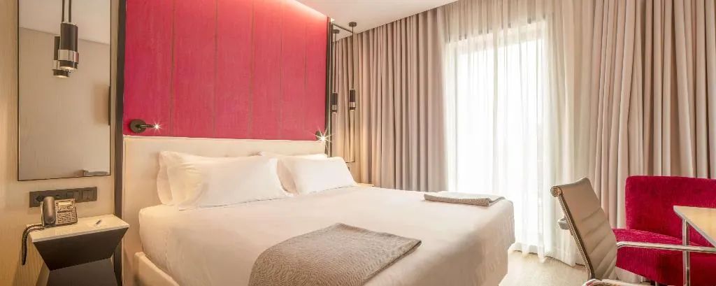 FAMILY ROOM CAPACITY 3 Room, NH Porto Jardim, Porto