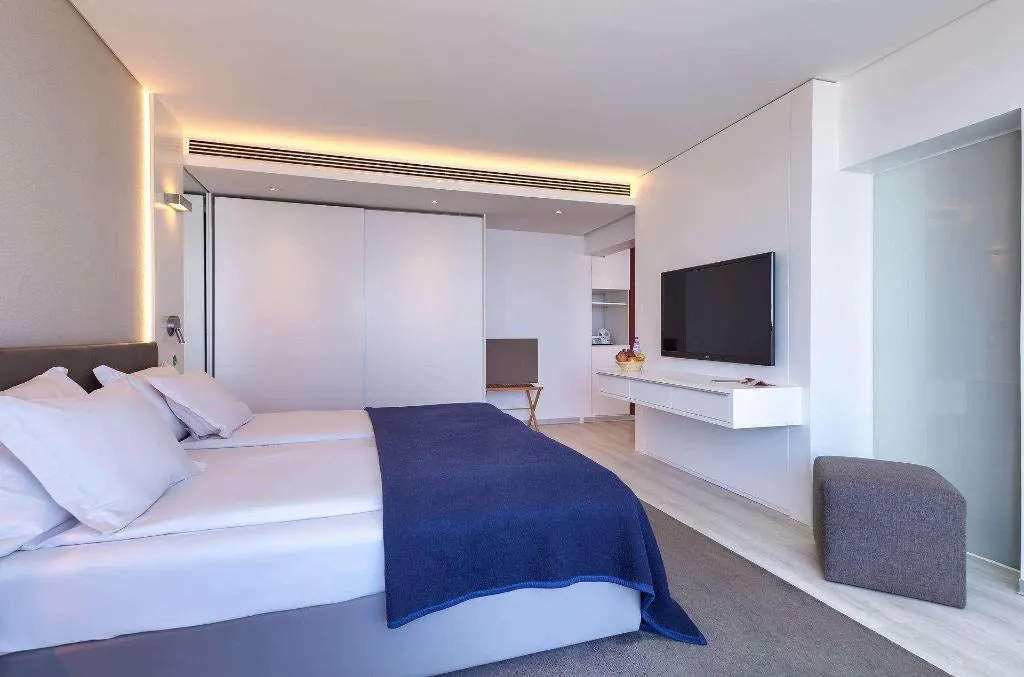 Room, The Views Monumental, Madeira
