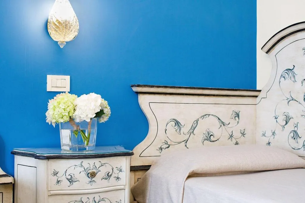 Room, Zi' Teresa, Naples