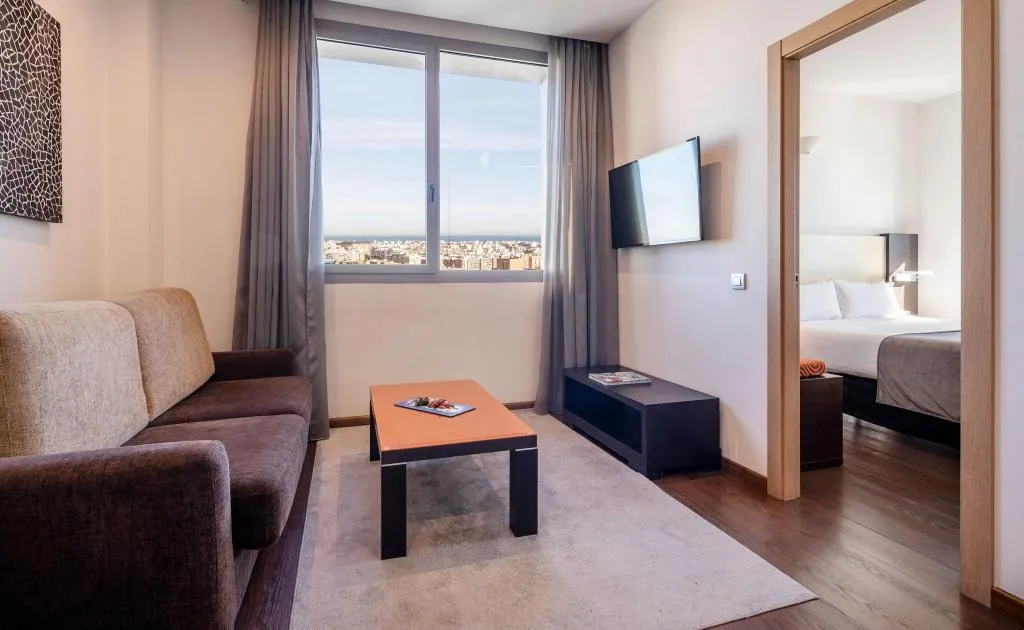 JUNIOR SUITE QUEEN SIZE BED Room, Ilunion Aqua 4, Valencia