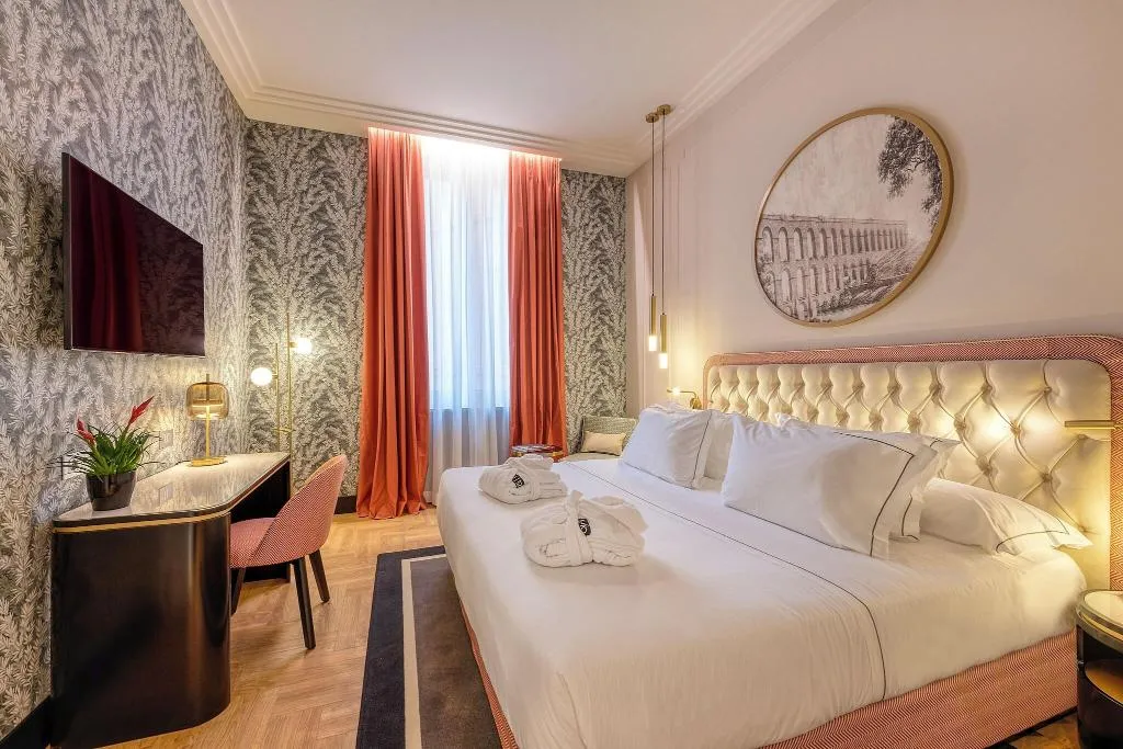 SUITE QUEEN SIZE BED Room, H10 Palazzo Galla, Rome