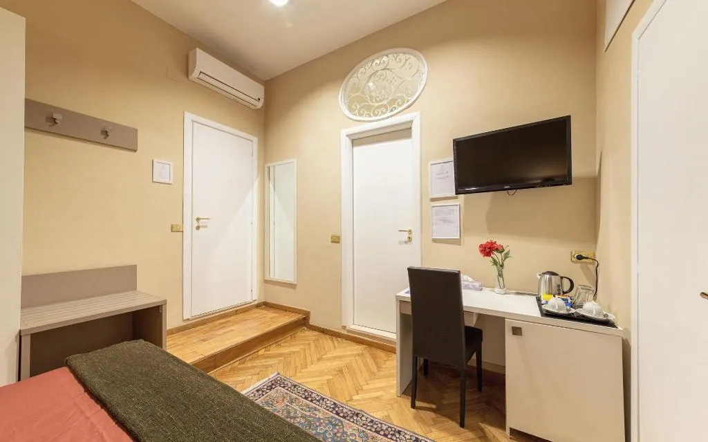 Room, B&B Il Ventre di Napoli, Naples