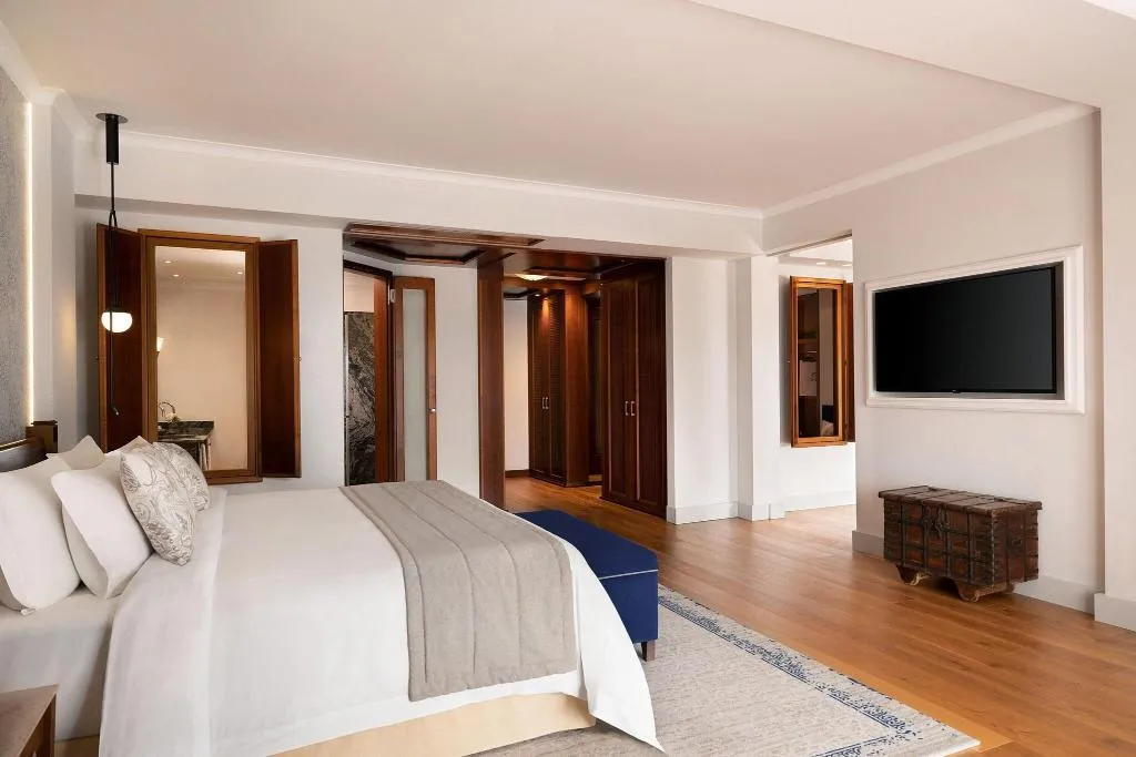 APARTMENT WITH PRIVATE POOL Room, The St. Regis Mardavall Resort, Majorca