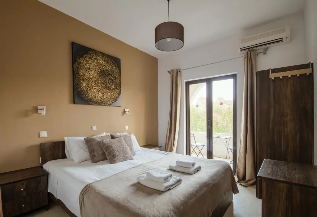 APARTMENT TWO BEDROOMS Room, Parakladi Seaside Retreat, Corfu