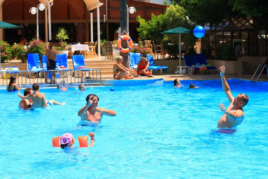 Pool, Kayamaris, Dalaman