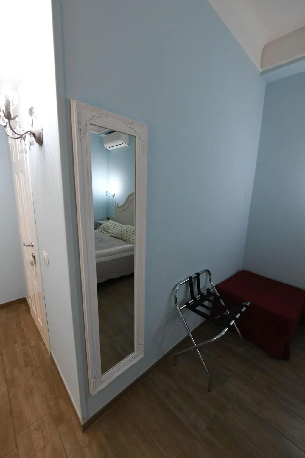 Room, Buonanotte Roma 2, Naples