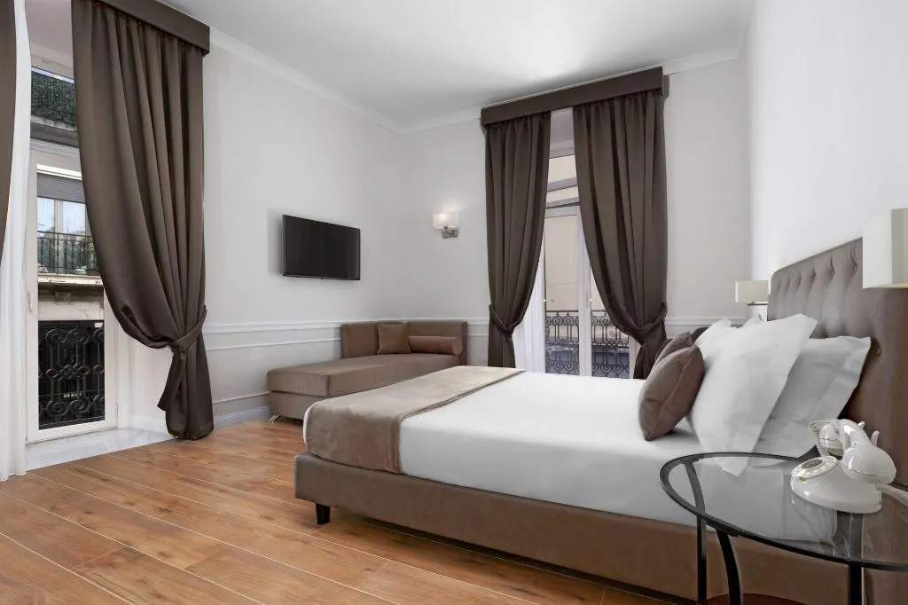Room, La Fontanina Suites, Naples