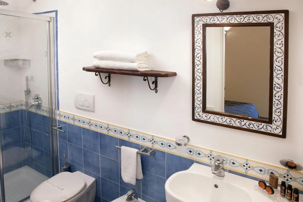Room, L'Antico Convitto, Naples