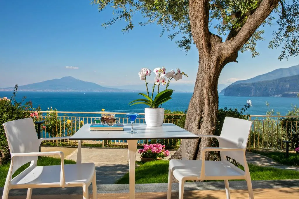 TRIPLE DELUXE Room, Hotel Miramare, Naples