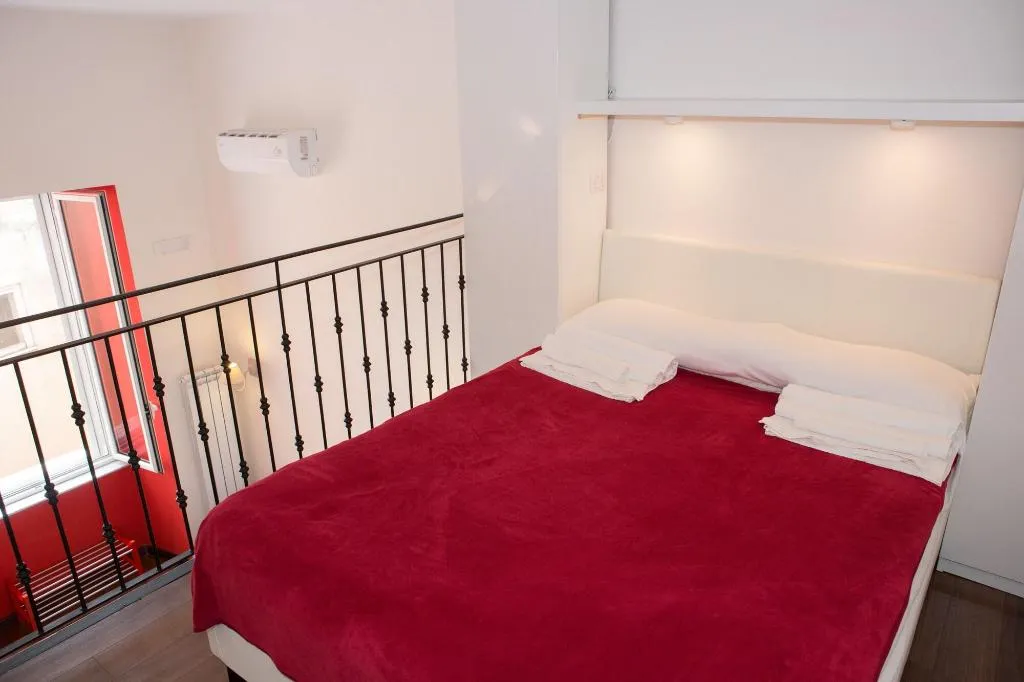 Room, Mergellina, Naples