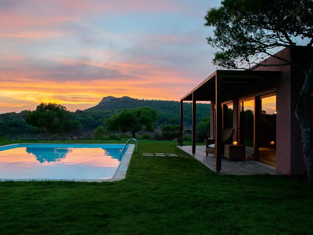 HOME WITH PRIVATE POOL Room, Cape Sounio, A Resort to Live, Athens