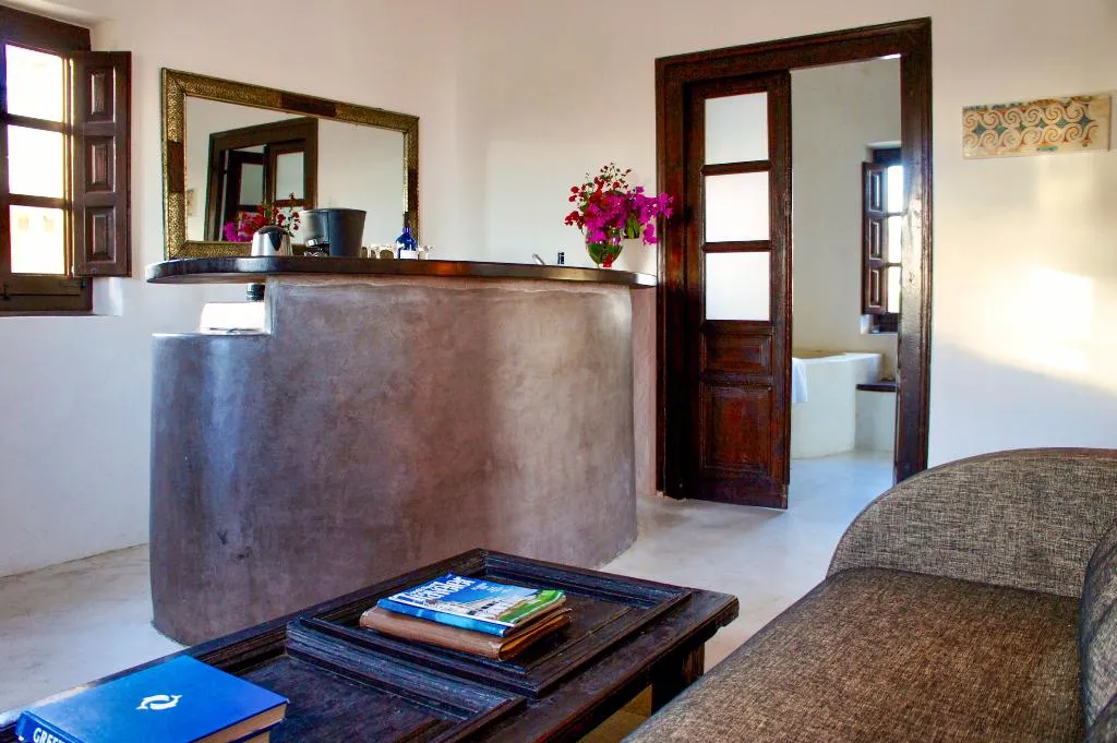 VILLA THREE BEDROOMS WITH PRIVATE POOL Room, Santorini Heritage Villas & Mansions, Santorini