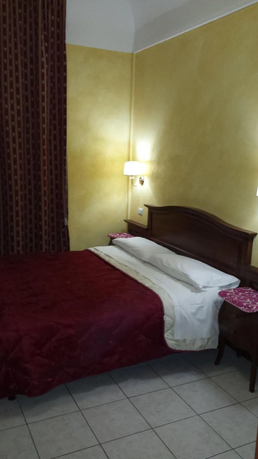Room, Pitagora House, Naples