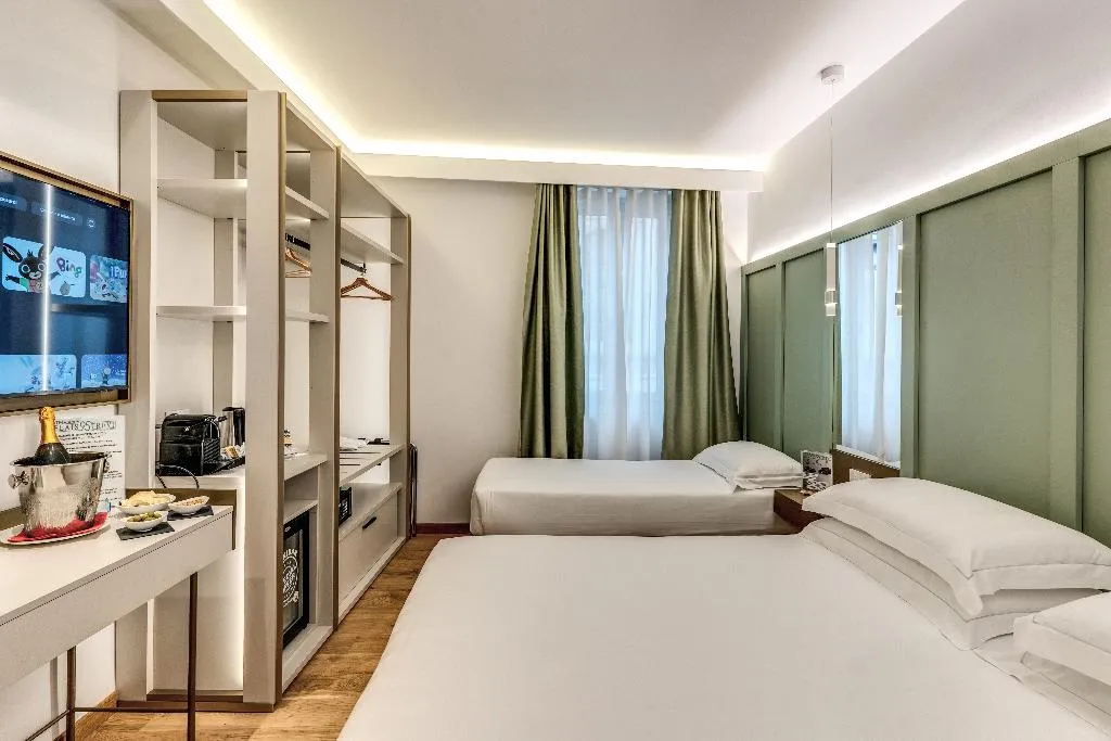 QUADRUPLE STANDARD Room, Relais Trevi 95 Boutique Hotel, Rome