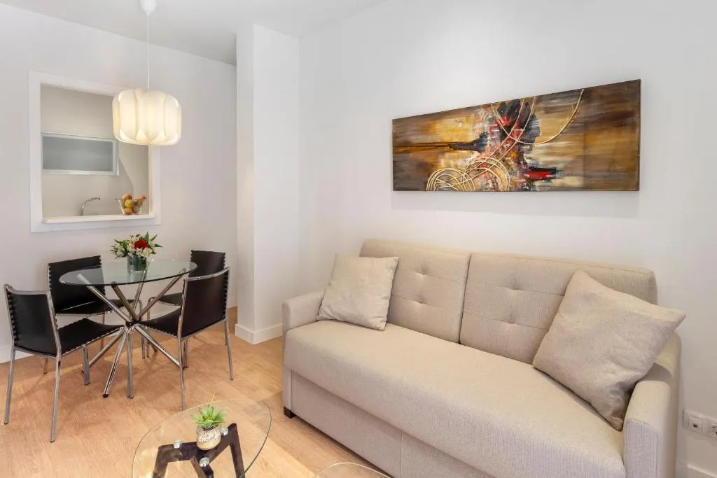 APARTMENT ONE BEDROOM Room, Apartamentos Metrópolis Sevilla, Seville