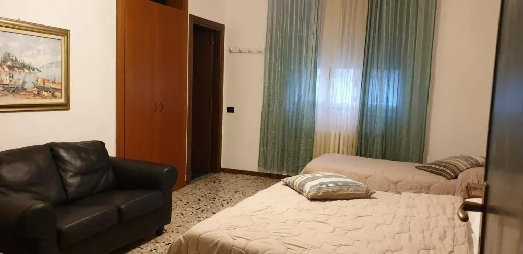 Room, Albergo Ristorante Roma, Milan
