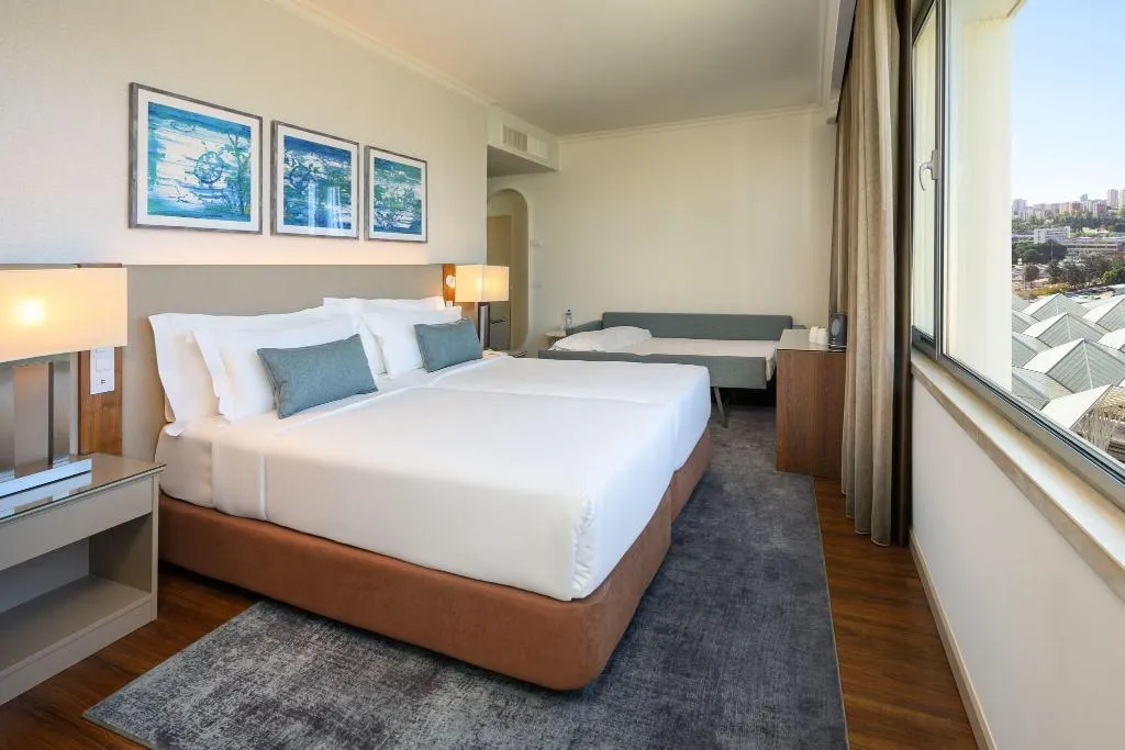FAMILY ROOM WITH DOUBLE BED Room, Melia Lisboa Oriente, Lisbon