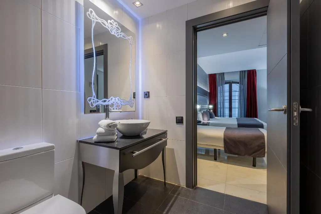 TRIPLE STANDARD Room, Hotel Ciutadella Barcelona, Barcelona