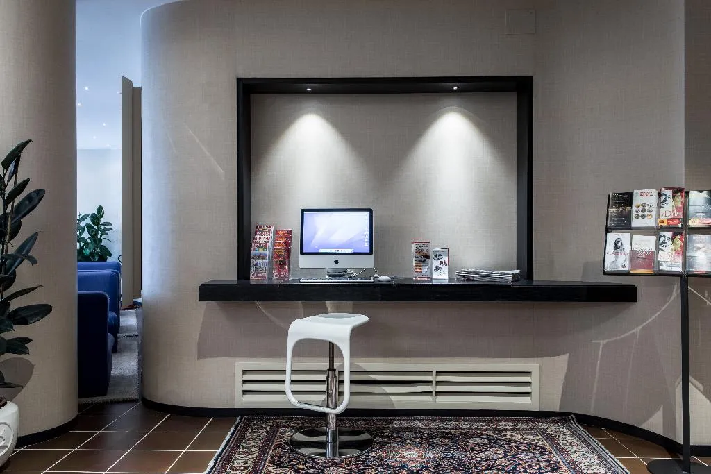 Lobby, Mirage, Florence