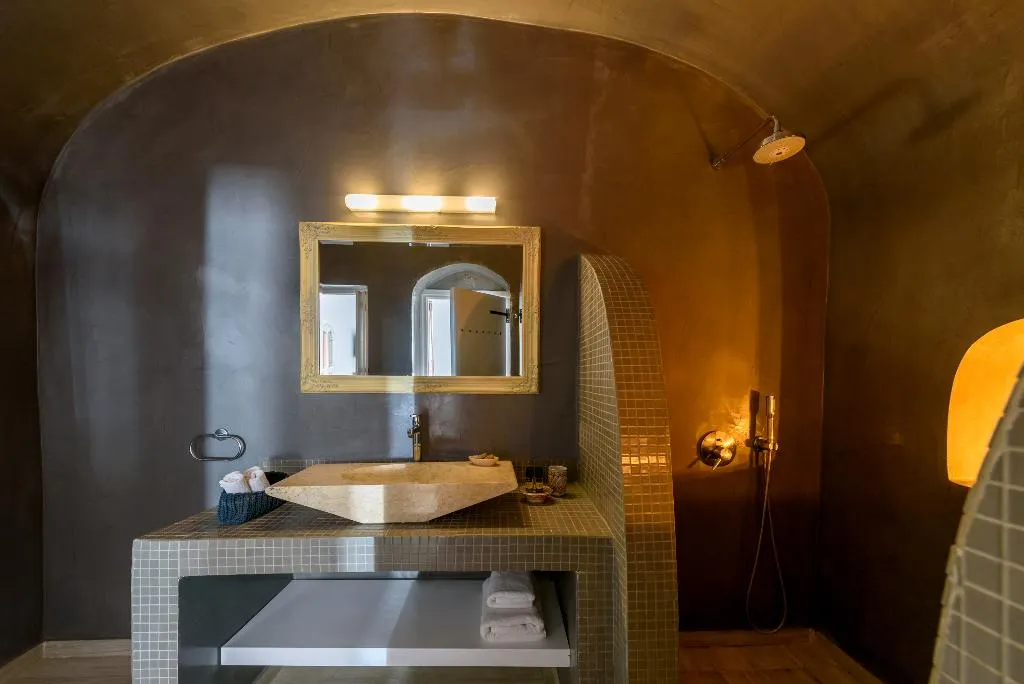 SUITE KING SIZE BED Room, Senses Suites, Santorini