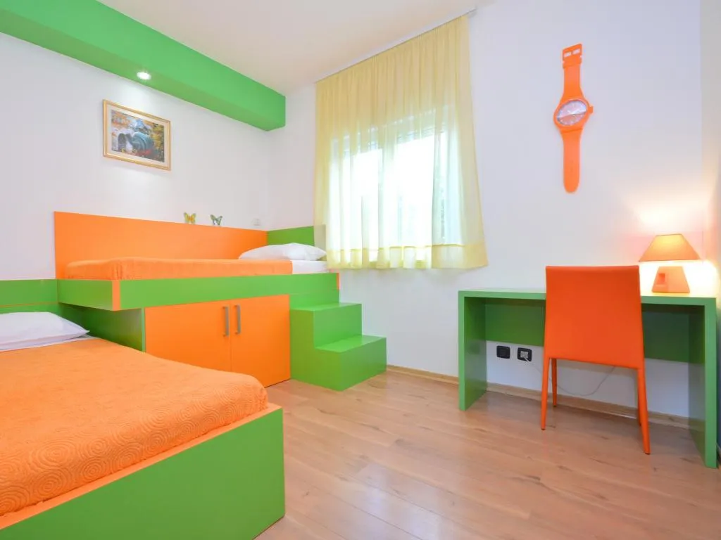 APARTMENT CAPACITY 4 Room, Apartments Elza, Split