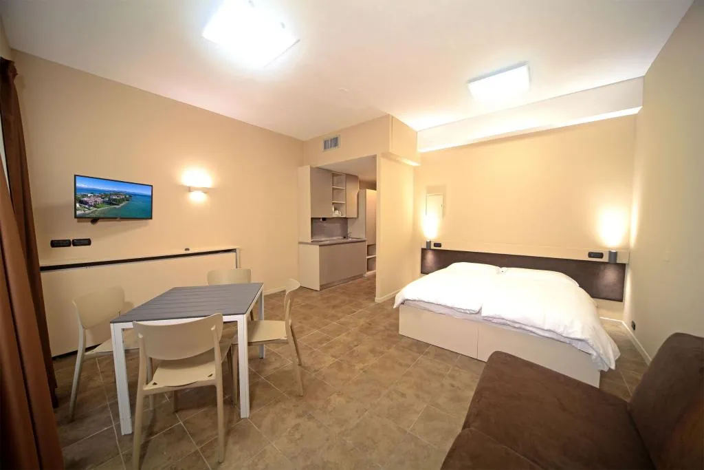 STUDIO WITH BALCONY Room, Smeraldo apartments, Milan