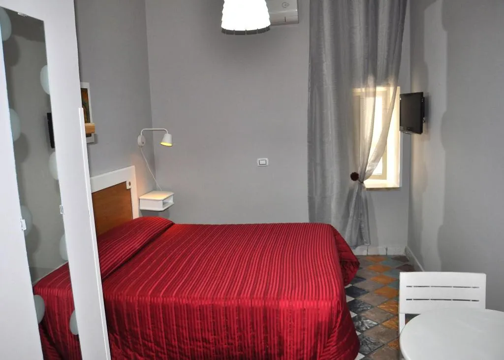 Room, Firenze 32, Naples