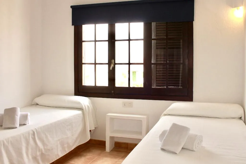 APARTMENT THREE BEDROOMS Room, Apartamentos Posidonia, Menorca