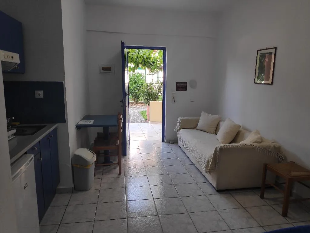 APARTMENT STANDARD Room, Leonidas Studios & Apartments, Crete