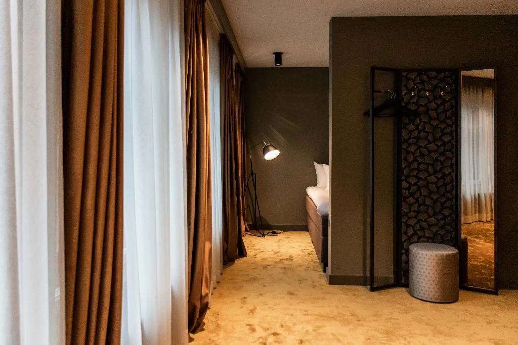 TRIPLE STANDARD Room, Hotel MAI Amsterdam, Amsterdam