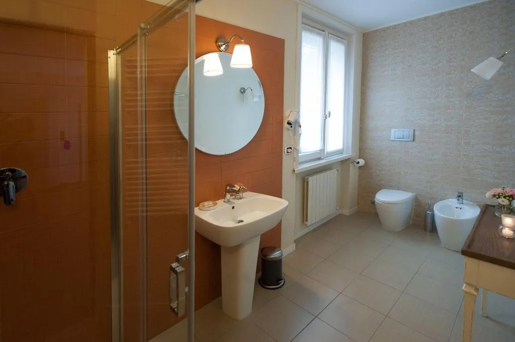 Room, Thea Monza, Milan