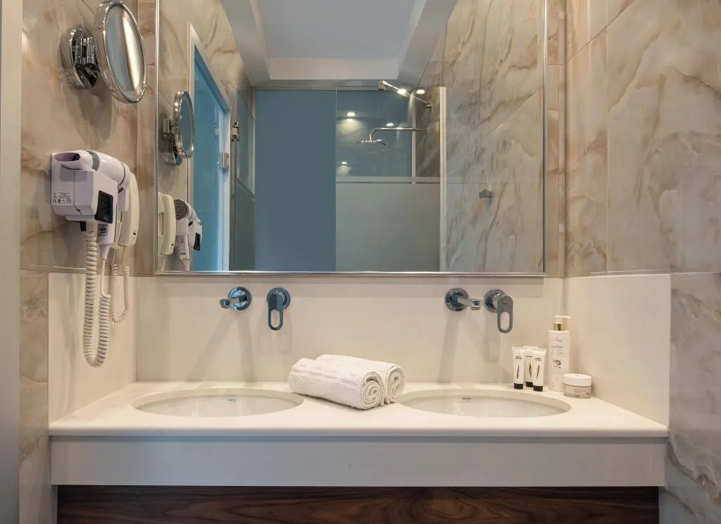 Room, 4- You Boutique, Thessaloniki