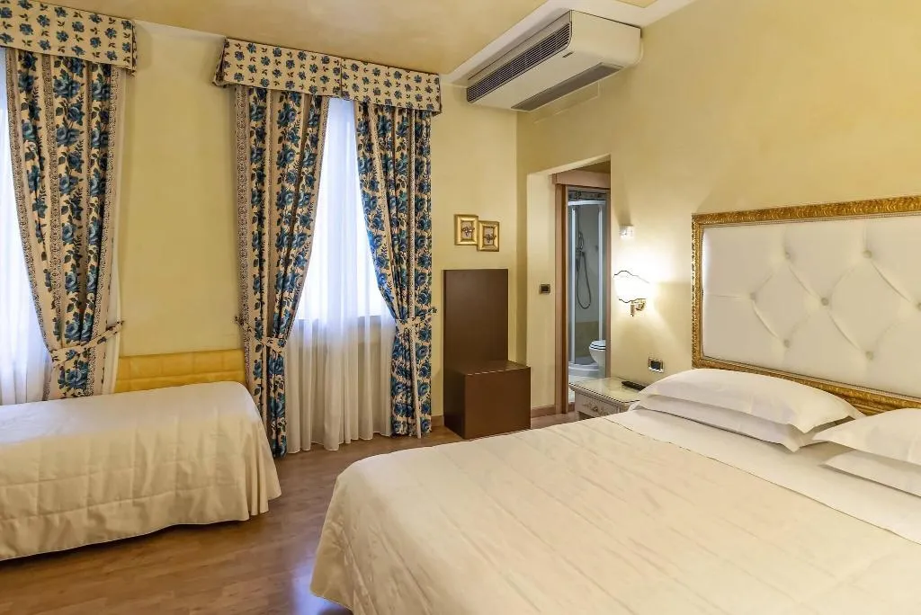 Room, Alba Palace, Florence
