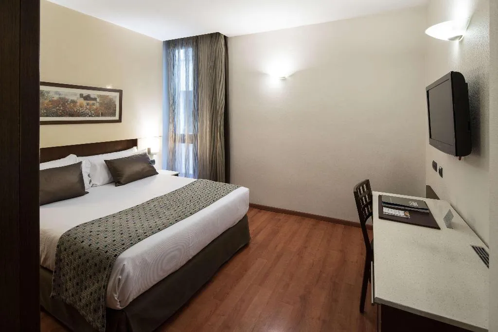 Room, Catalonia Born, Barcelona