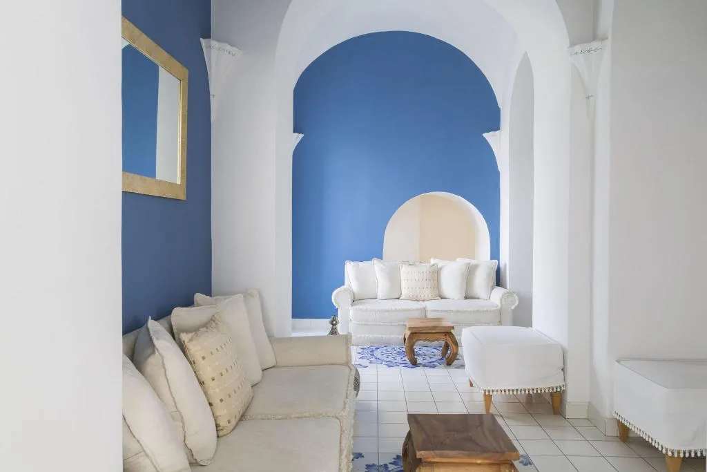 Lobby, Miramare e Castello, Naples