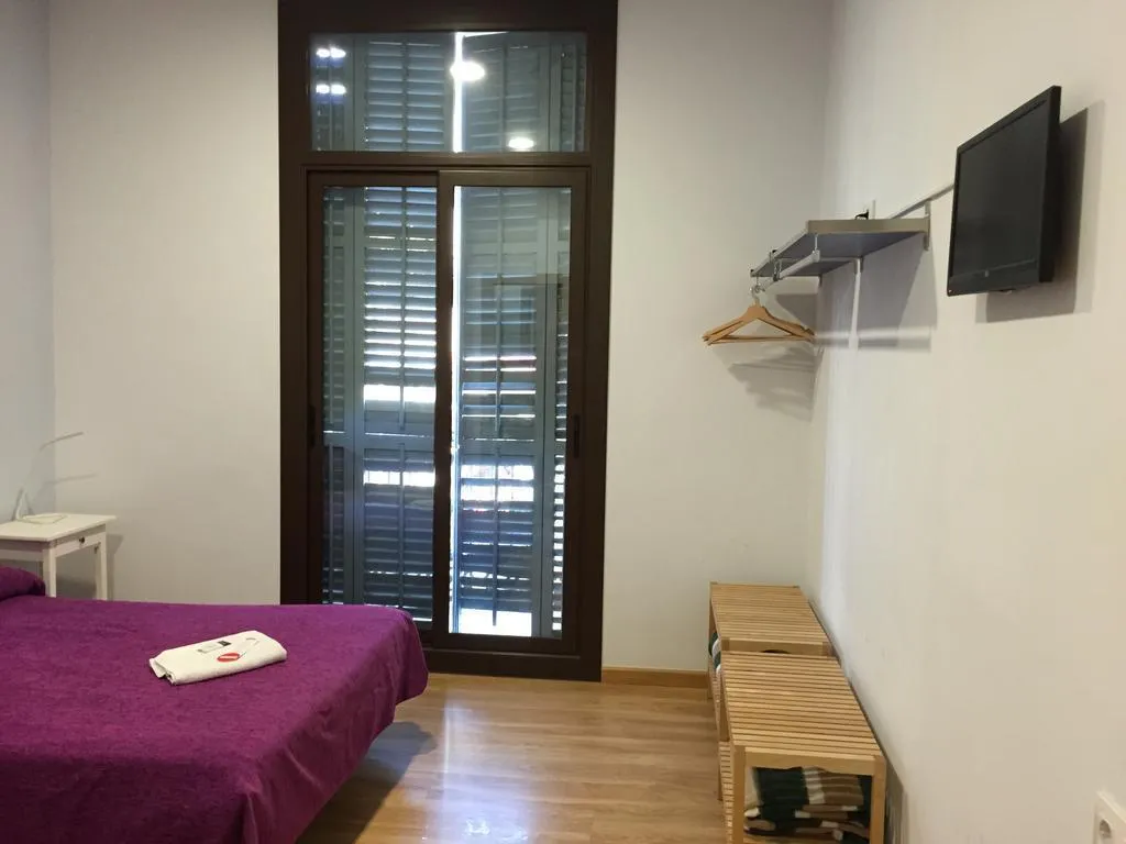 General view, Hostal Delfos, Barcelona