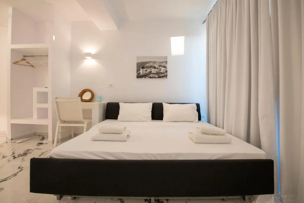 QUADRUPLE CAPACITY 4 Room, Bianco A Nero, Mykonos