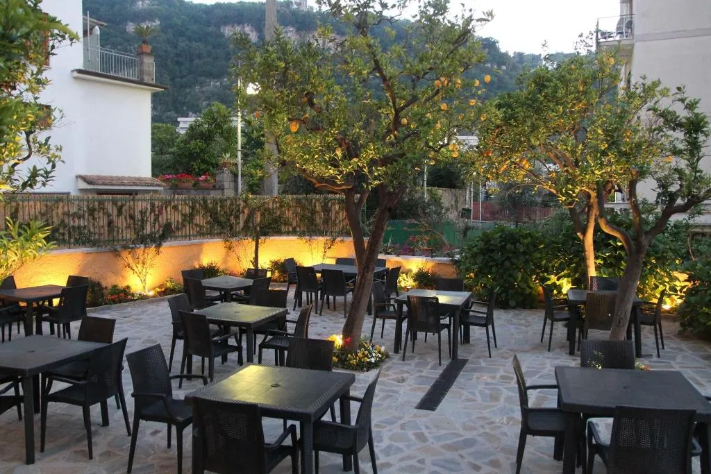 Restaurant, Leone, Naples