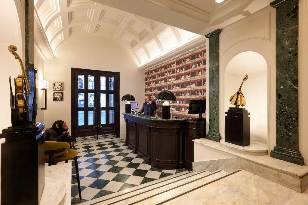 Lobby, Mascagni, Rome