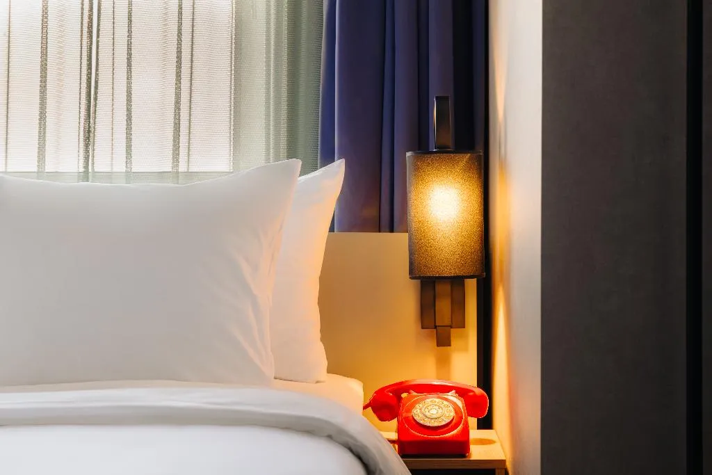 DOUBLE ECONOMY Room, Leonardo Hotel Amsterdam Leidse Square, Amsterdam
