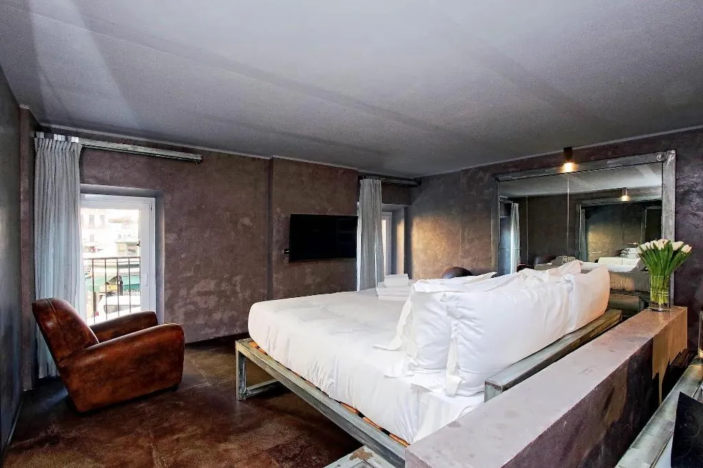 Room, Mama's Home Rome, Rome